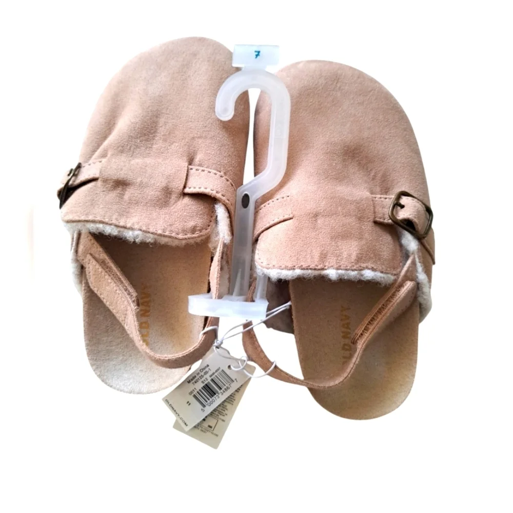 NWT Old Navy size 11 slides